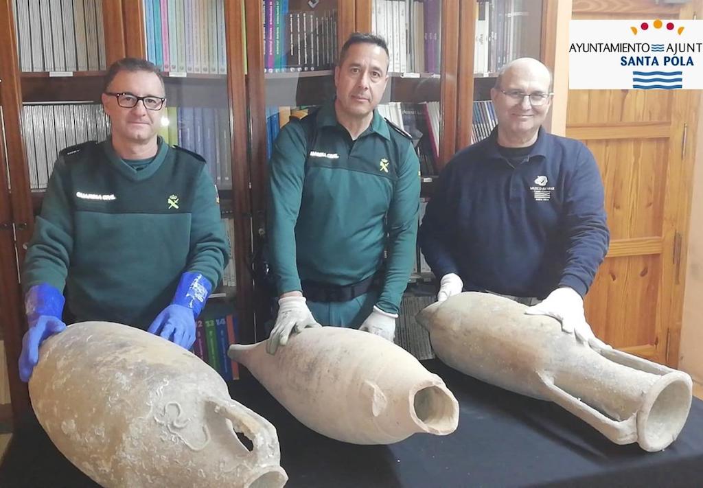 Recuperen tres àmfores romanes del segle I al soterrani d’un domicili de Santa Pola