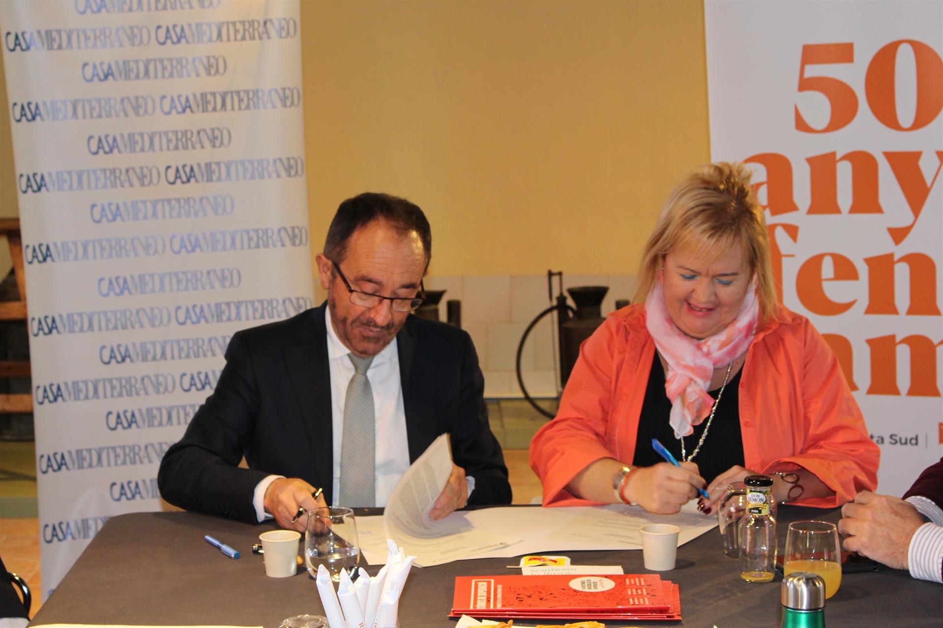 La Fundació Horta Sud i Casa Mediterrani signen un conveni per a plantejar accions comunes de cooperació