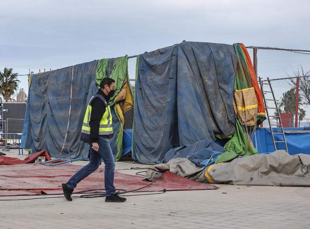 Un policia en l'atracció de la fira de Mislata | Rober Solsona | EP