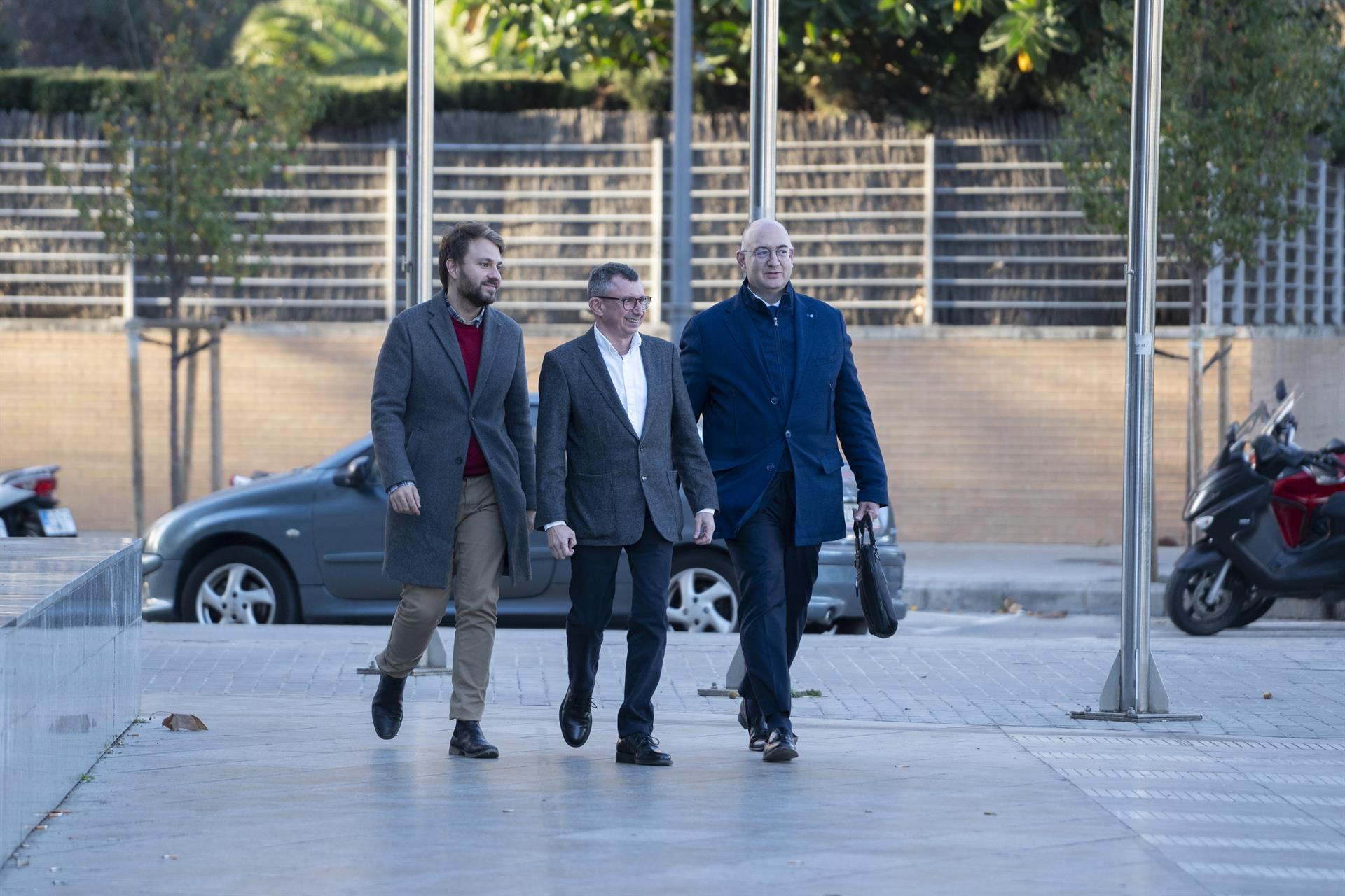 Miquel Real, al centre, arriba als jutjats