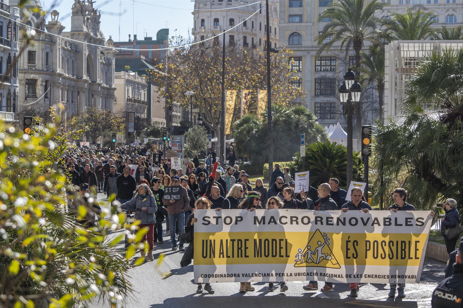 Col·lectius socials es manifesten a València contra el «frau» de la transició energètica