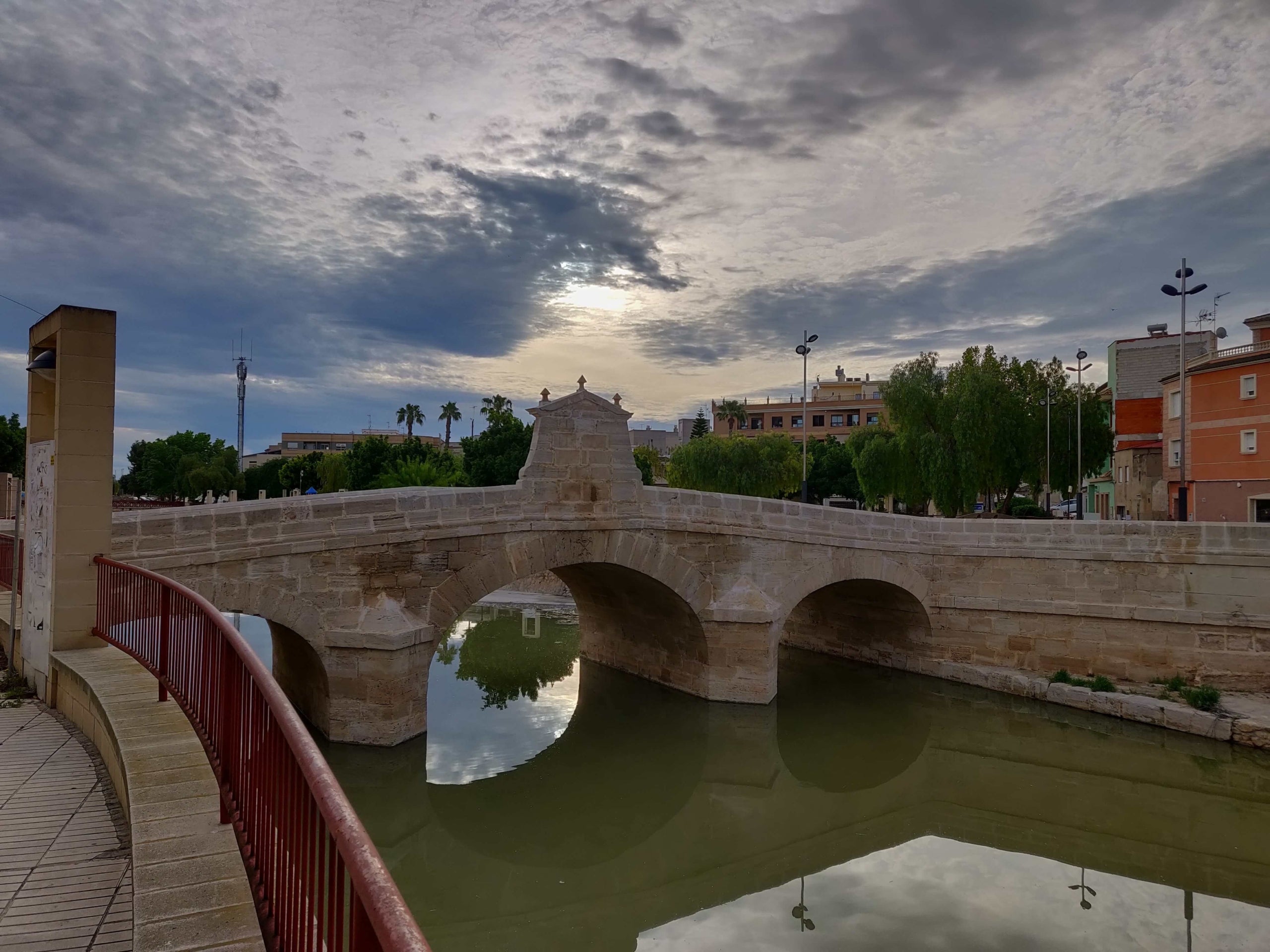 El pont de Carles III, a Rojales (Baix Segura), la localitat amb més estrangers empadronats (66,6%) de tot el País Valencià