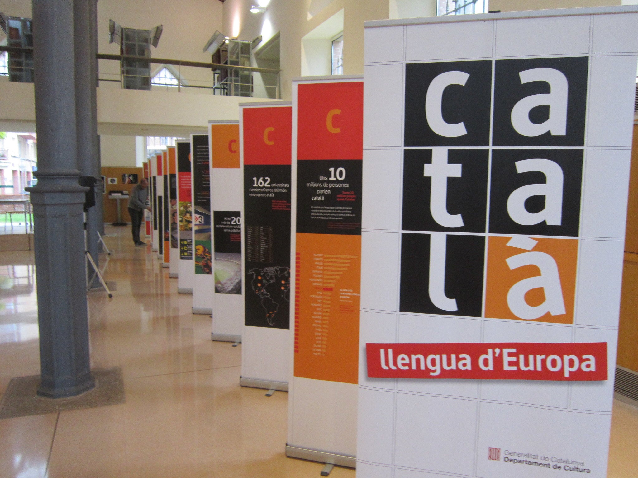 Exposició "Català, llengua d'Europa" a Reus (2014)