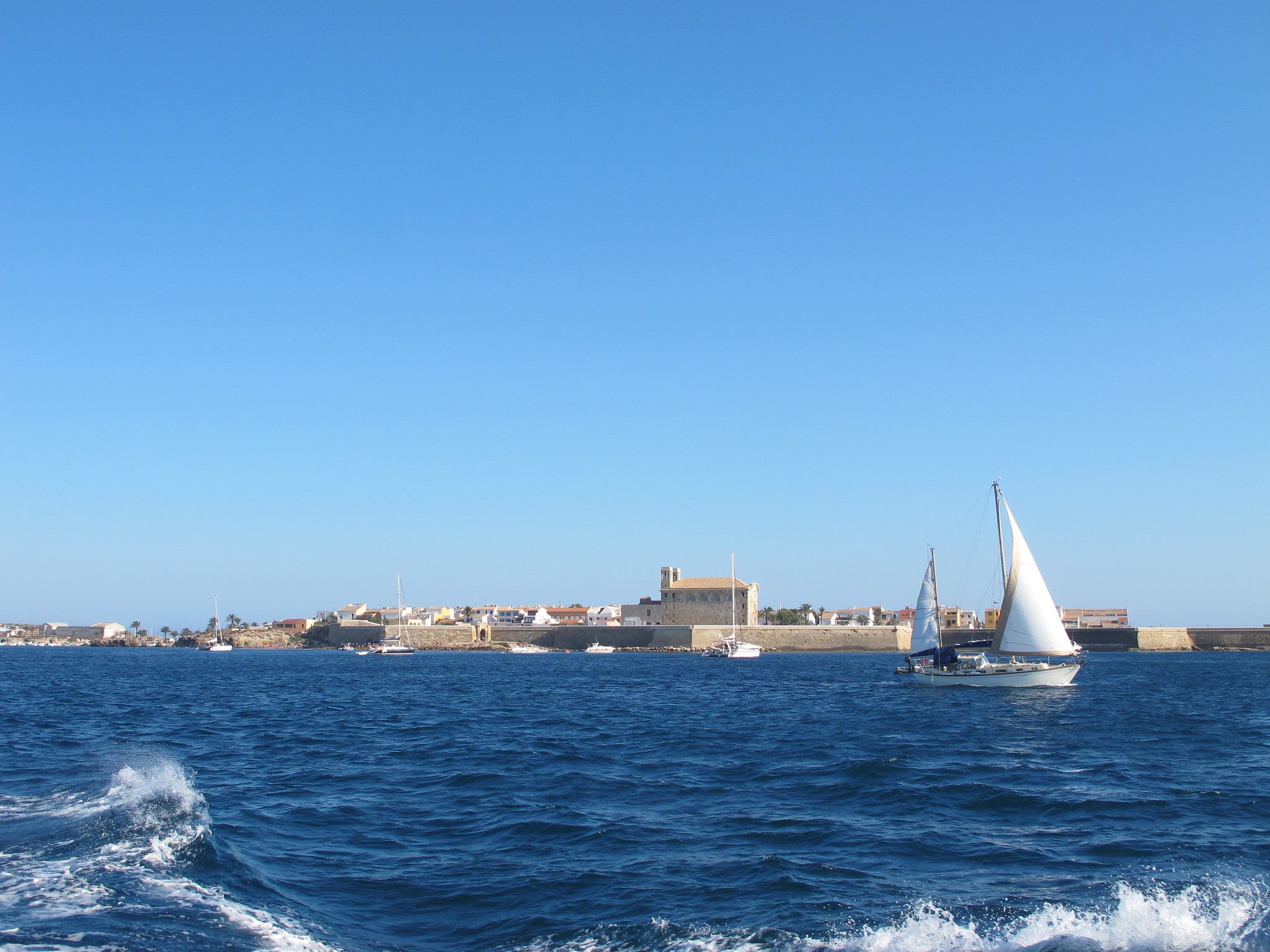 L'illa de Tabarca vista des del mar