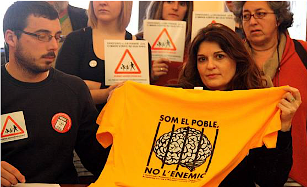 Fa 10 anys, a DLV: «Querella criminal contra la delegada del govern espanyol i el cap de policia pels incidents de la Primavera Valenciana»