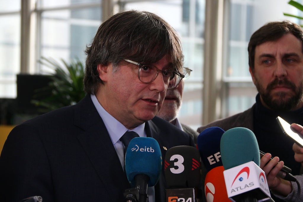 L'expresident de la Generalitat i eurodiputat de Junts, Carles Puigdemont, durant una atenció als mitjans després de conèixer la sentència del TJUE sobre les euroordres  | Albert Cadanet | ACN