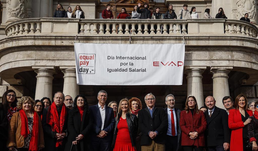 Acte celebrat davant l'Ajuntament de València en el Dia per la Igualtat Salarial | Rober Solsona | EP