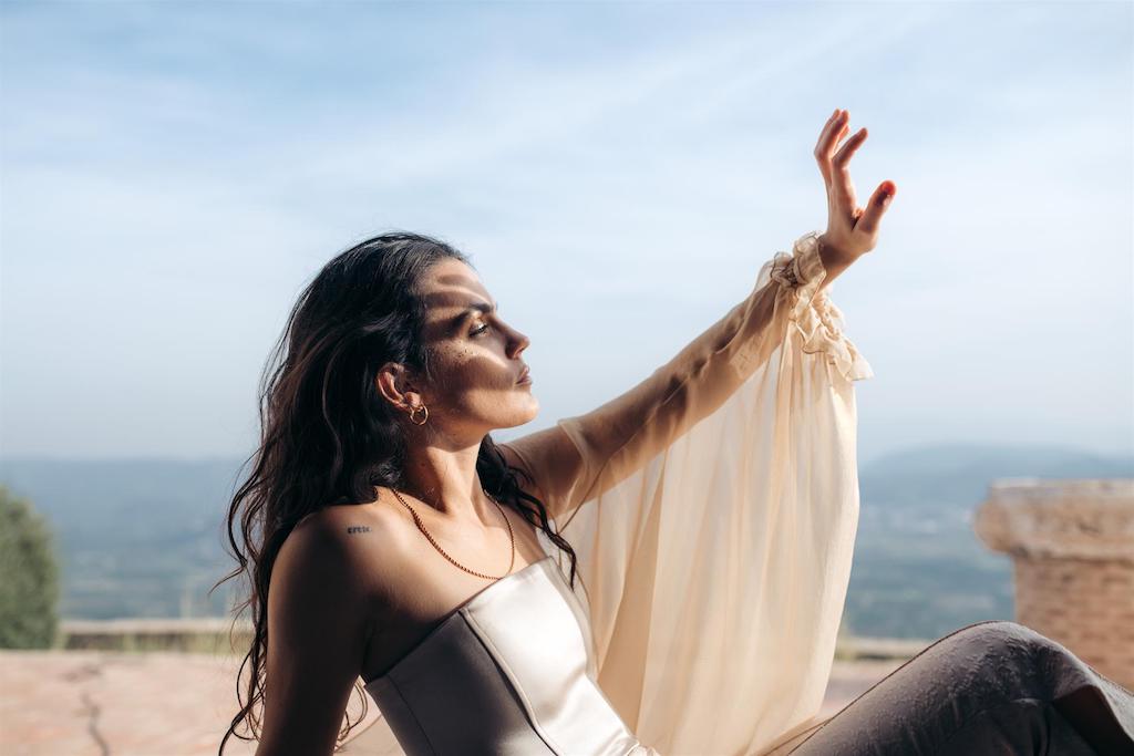 La Maria llança «L’Assumpció», un àlbum de debut que uneix «tradició i transgressió» [Vídeo]