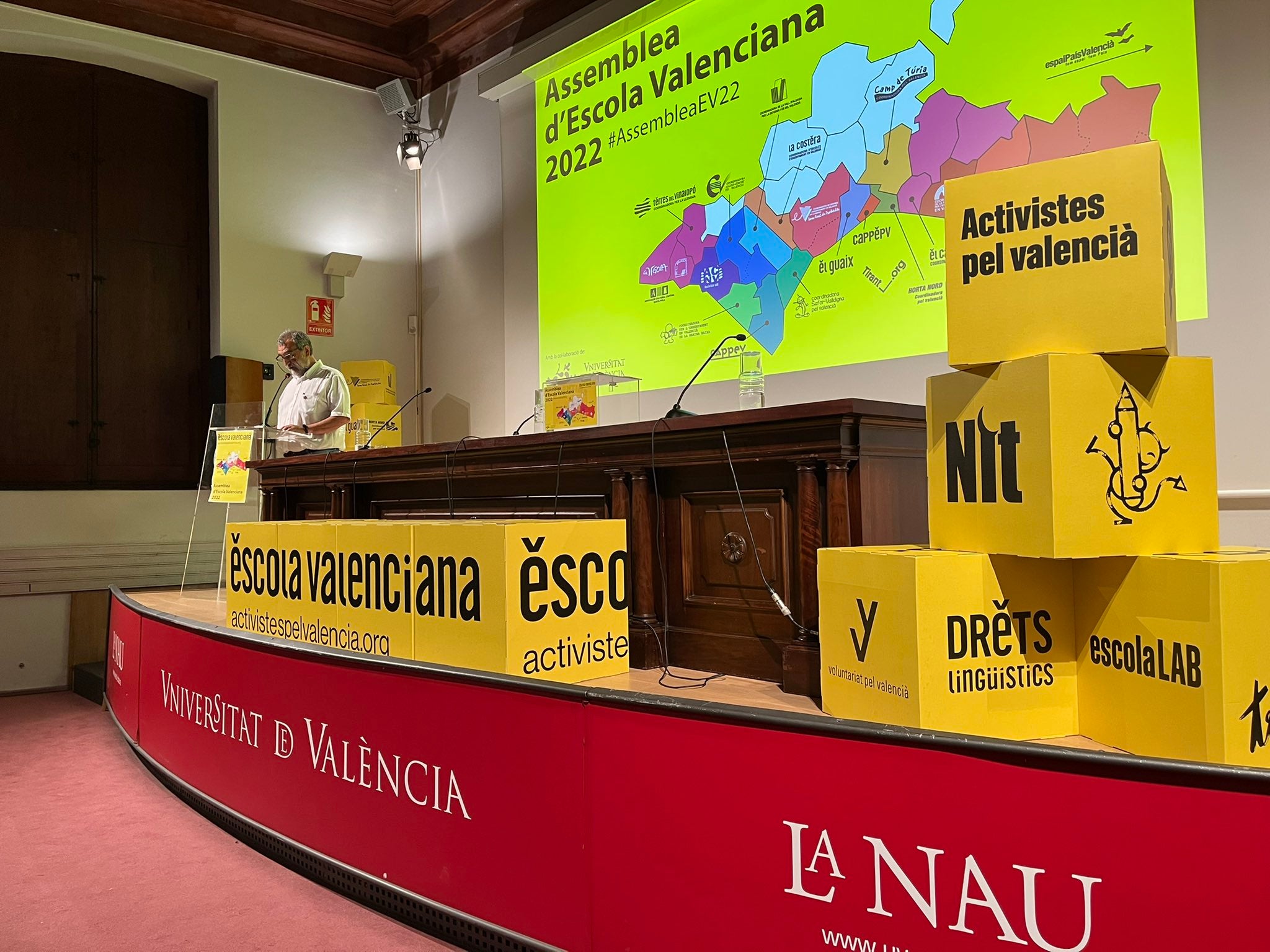 Escola Valenciana protagonitza un acte sobre coeducació, plurilingüisme i transformació digital