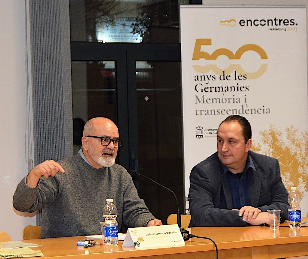 Rafael Narbona i Toni González Picornell durant l'acte de dijous en els Encontres a Beniarbeig