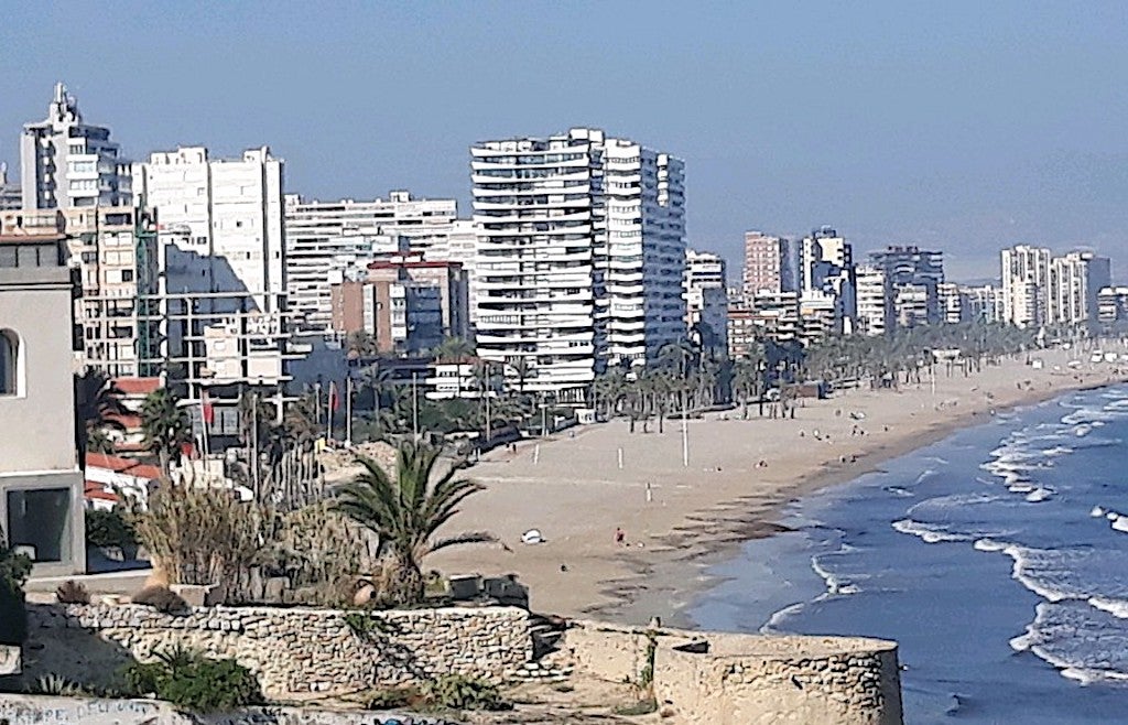 L’habitatge més car es troba a la zona de la Platja de Sant Joan i del cap de l’Horta | Viquipèdia