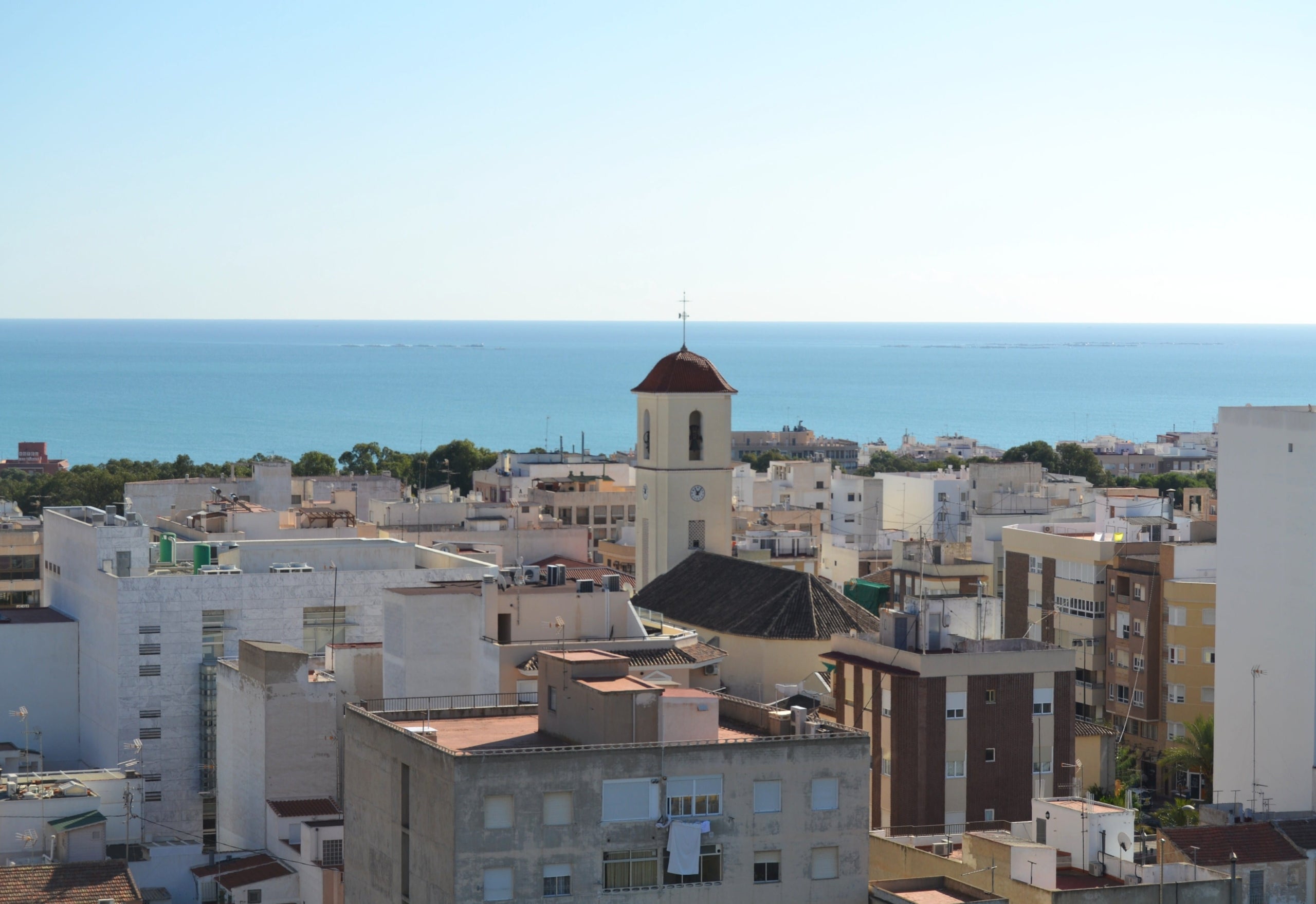 Vista de l'església de sant Jaume des del castell, Guardamar del Segura.