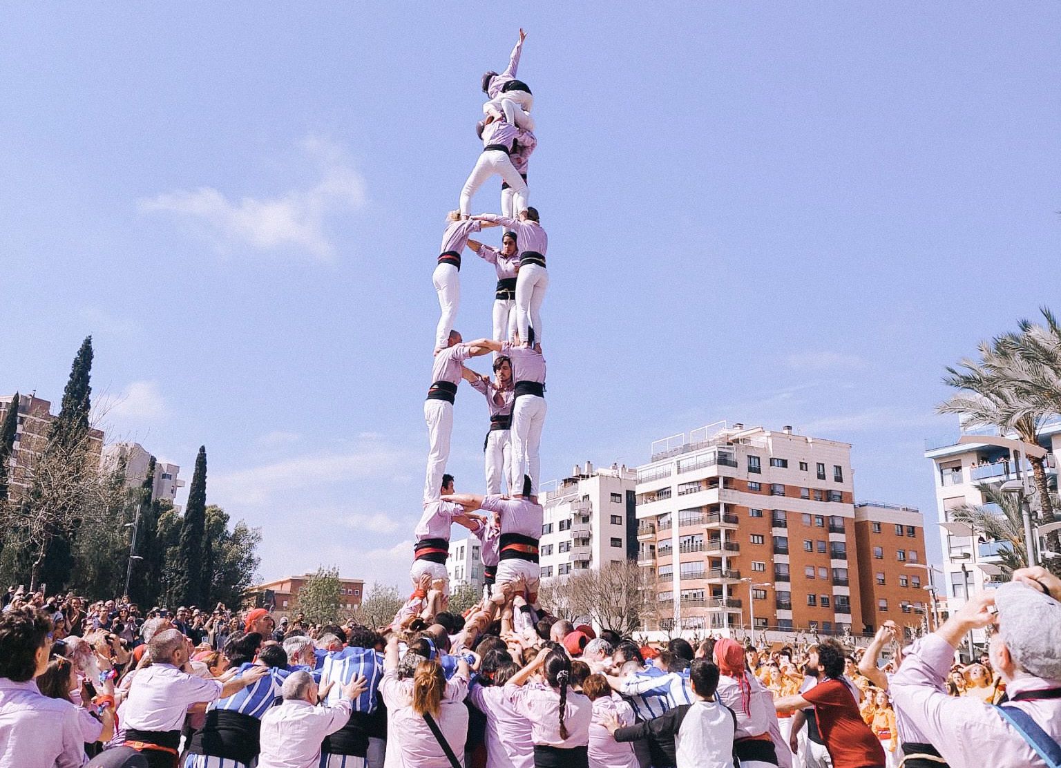 Els Minyons de Terrassa alcen castells de set a la Trobada de Muixerangues de Castelló de la Plana