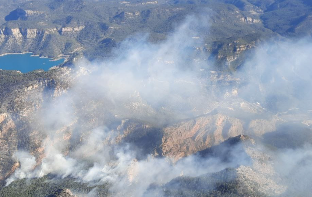 L’incendi de l’Alt Millars afronta «hores crítiques i decisives»