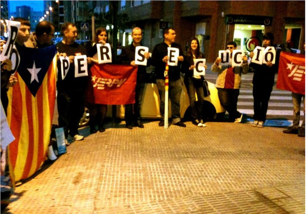 Fa 10 anys, a DLV: «Concentració de les JERPV davant la seu del PP de Castelló de la Plana»