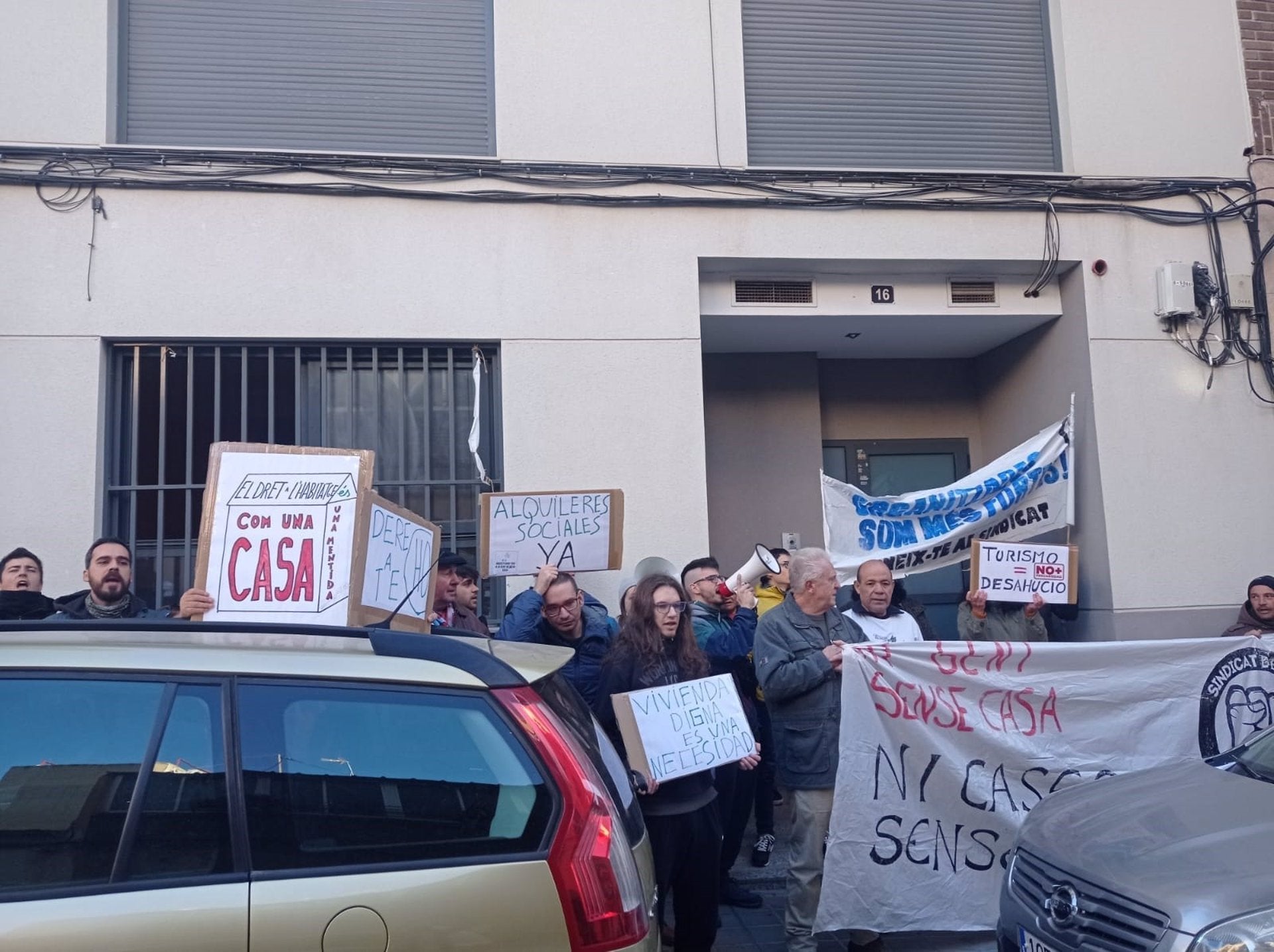 Protesta contra un desnonament al barri alacantí de Carolines