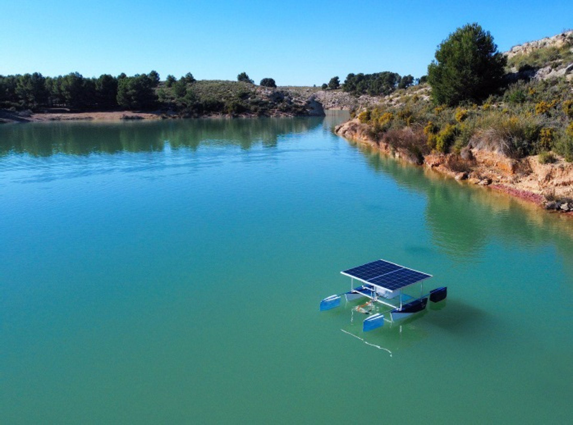 Una start-up de la UA avança en el seu prototip per a generar hidrogen verd renovable