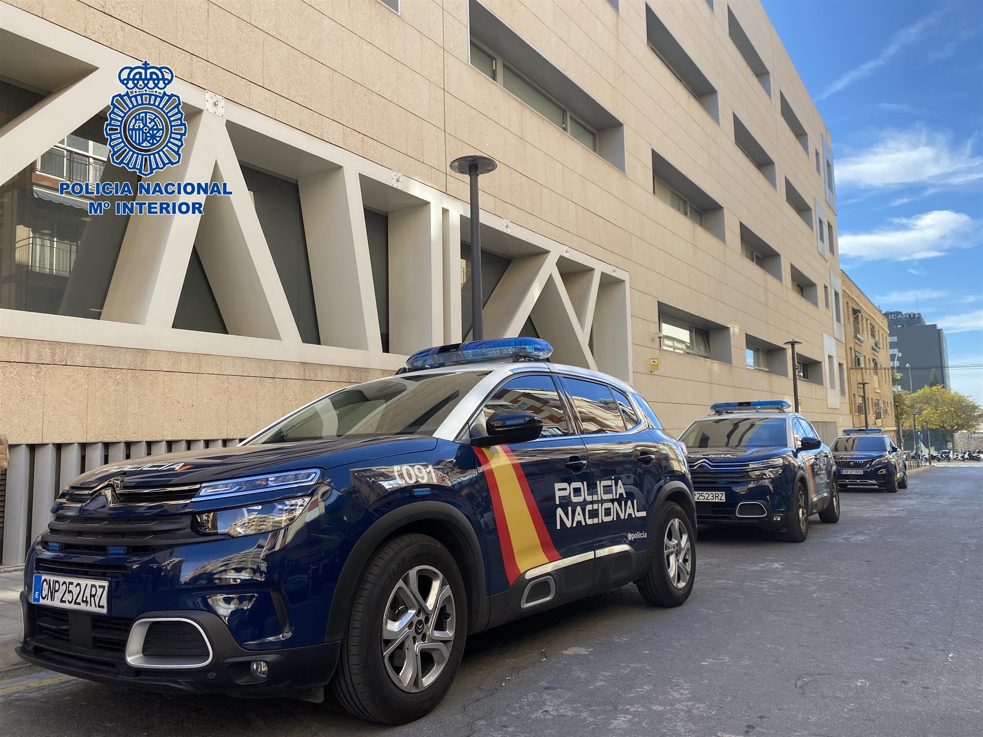 Detingut a Alacant un exagent de Policia per prostituir dones captades a través d’Internet