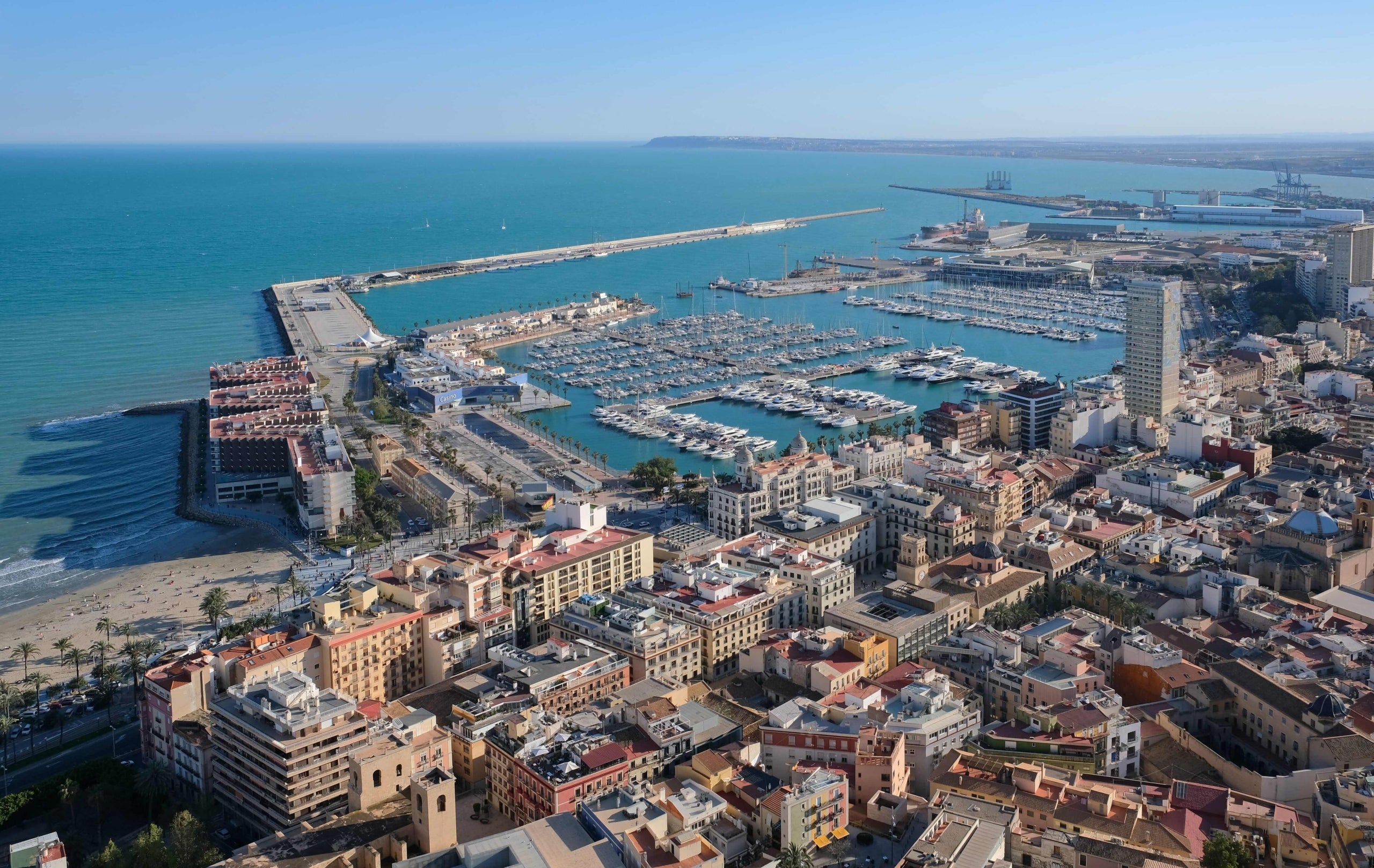 El port d'Alacant, vist des del castell de Santa Bàrbara