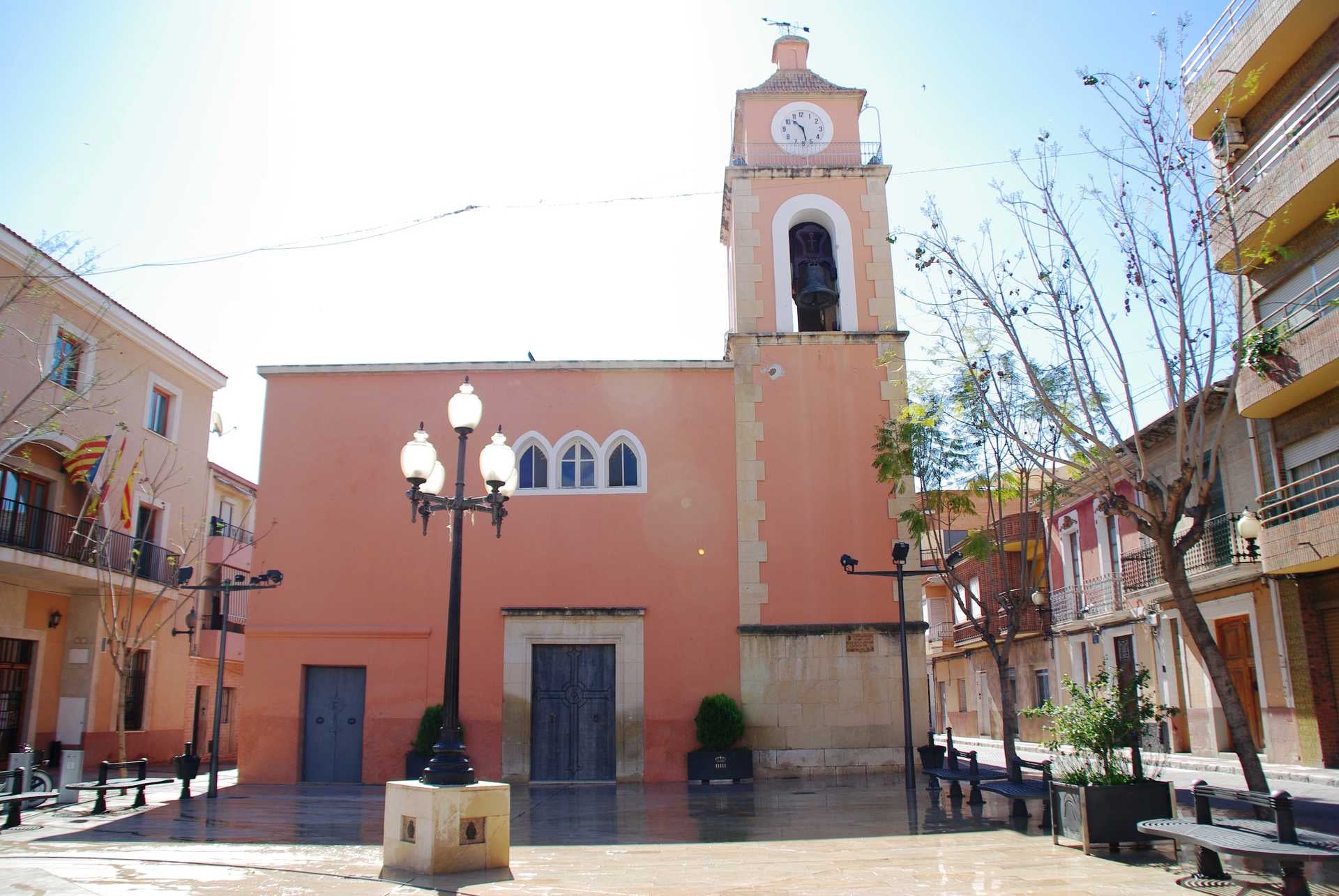 Església de Santa Teresa, al Campello, al costat de la biblioteca