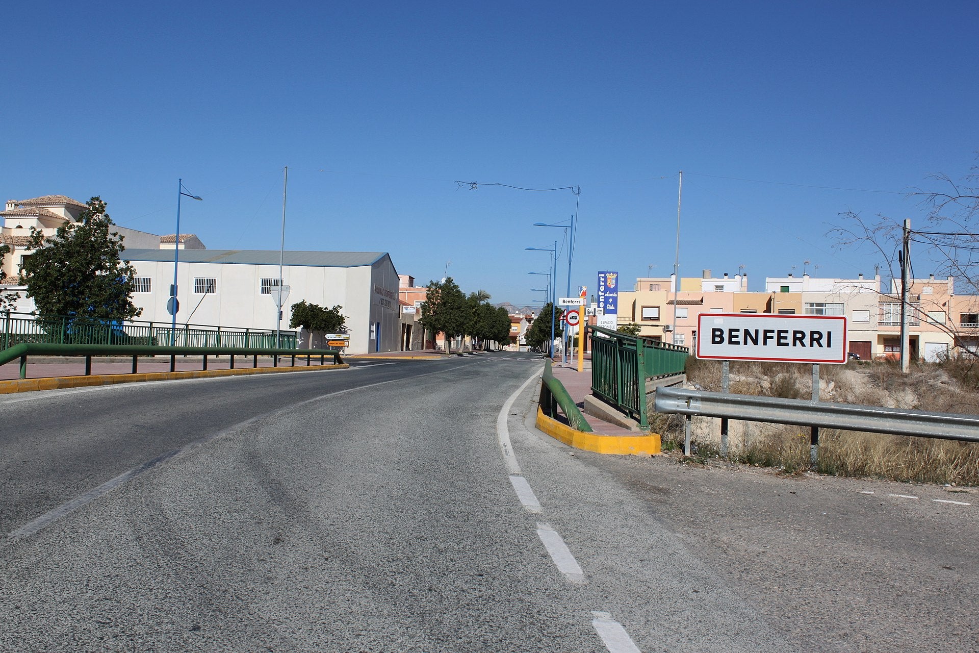 Entrada de Benferri (Baix Segura), on l'alcalde Luis Vicente Mateo repetirà com a cap de llista del PSPV malgrat haver sigut condemnat per assetjament laboral
