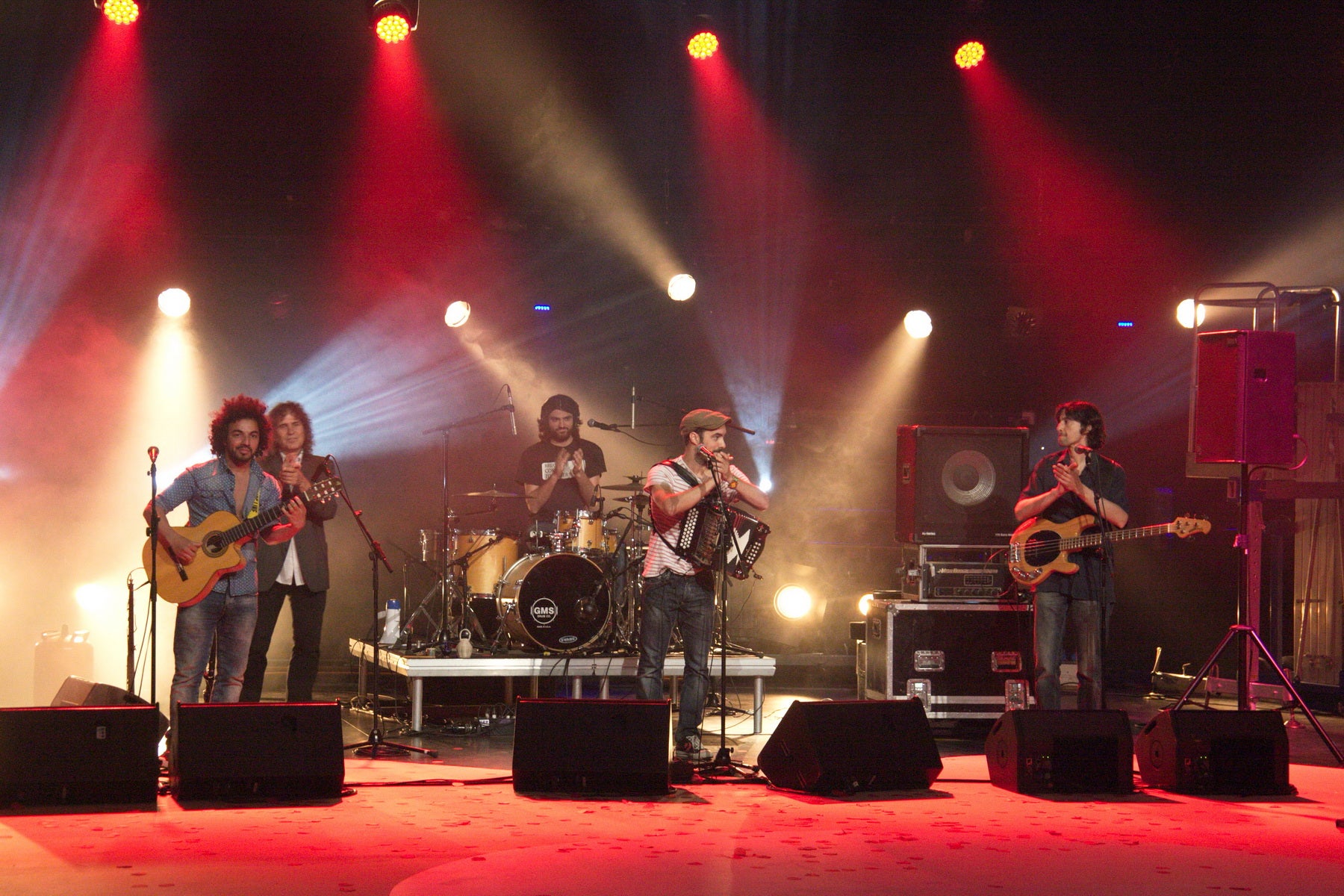 Fa 17 anys La Troba Kung-Fú va actuar a Girona