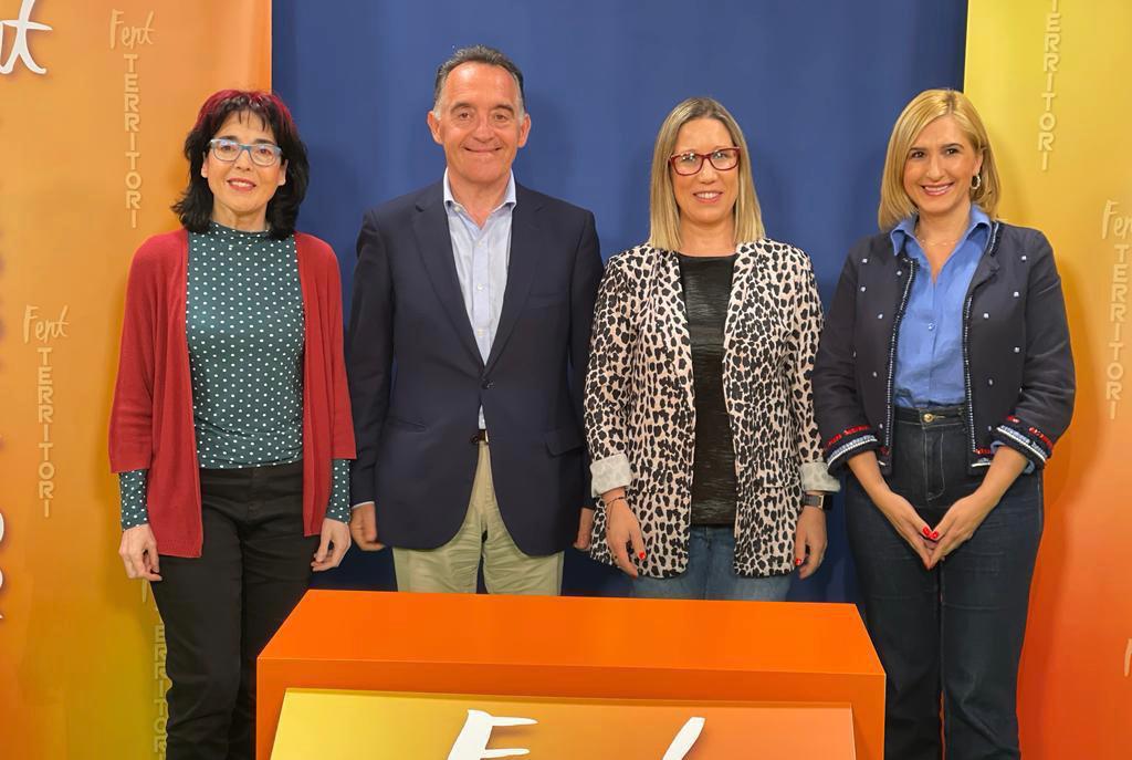 Marisa Saavedra, Artemi Rallo, Laura Puig i Salomé Prada en el programa «Fent Territori» del Canal 56 de Vinaròs