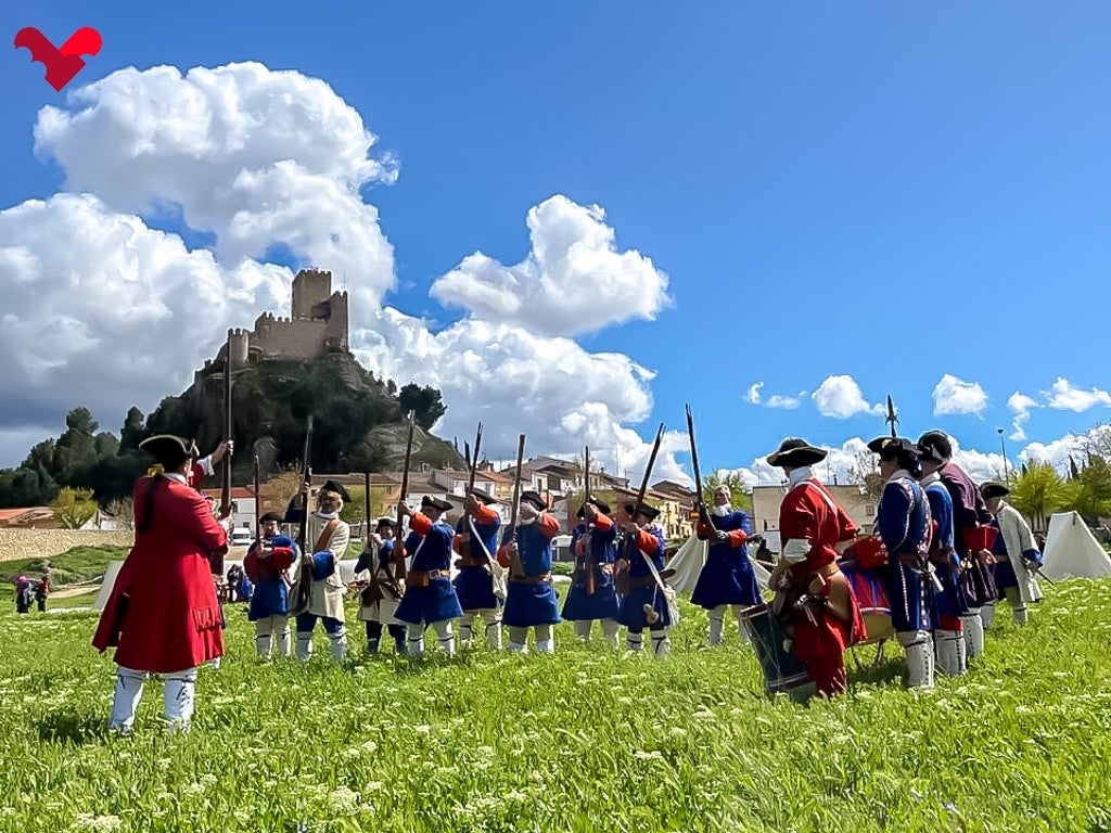 La recreació de la batalla que va determinar el futur dels valencians fa 316 anys