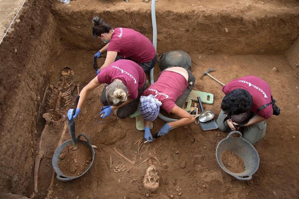 El Consell renova la col·laboració amb la UV per a identificar víctimes de la Guerra Civil i el franquisme