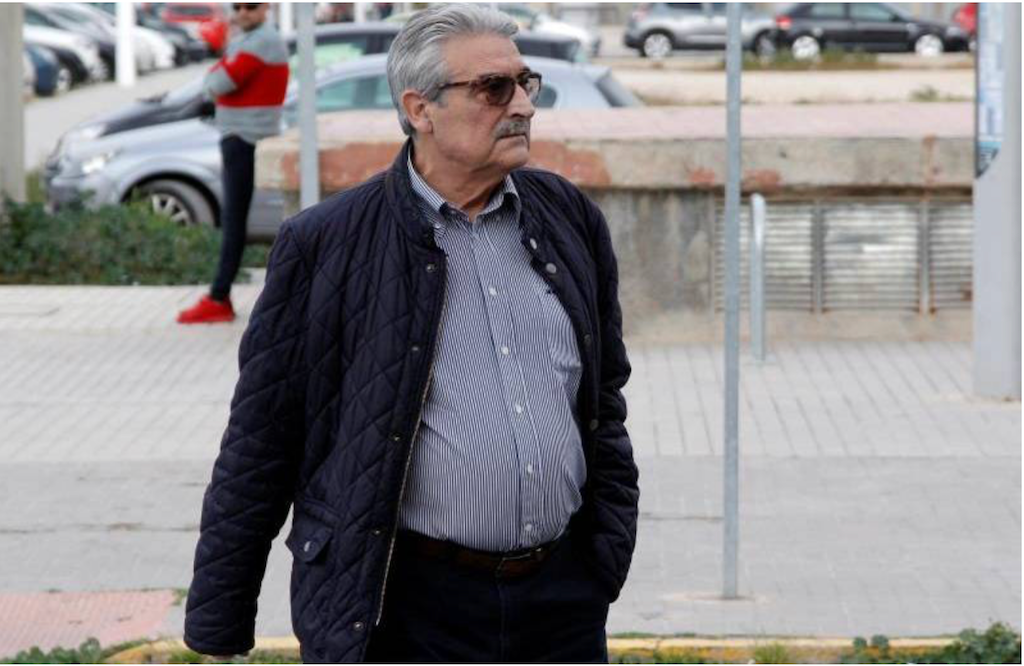 L'exalcalde d'Oriola José Manuel Medina arriba als jutjats d'Elx