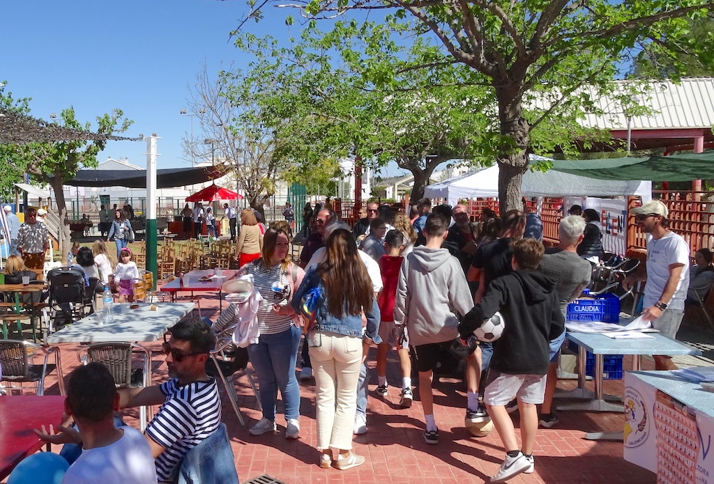 Centenars de persones participen a Beneixida en les I Jornades del teixit social de les comarques centrals