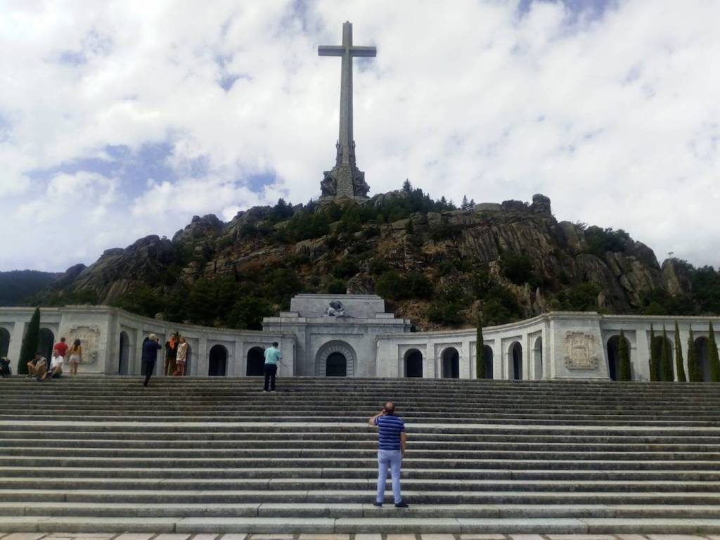 Les restes de Primo de Rivera abandonen el Valle de los Caídos