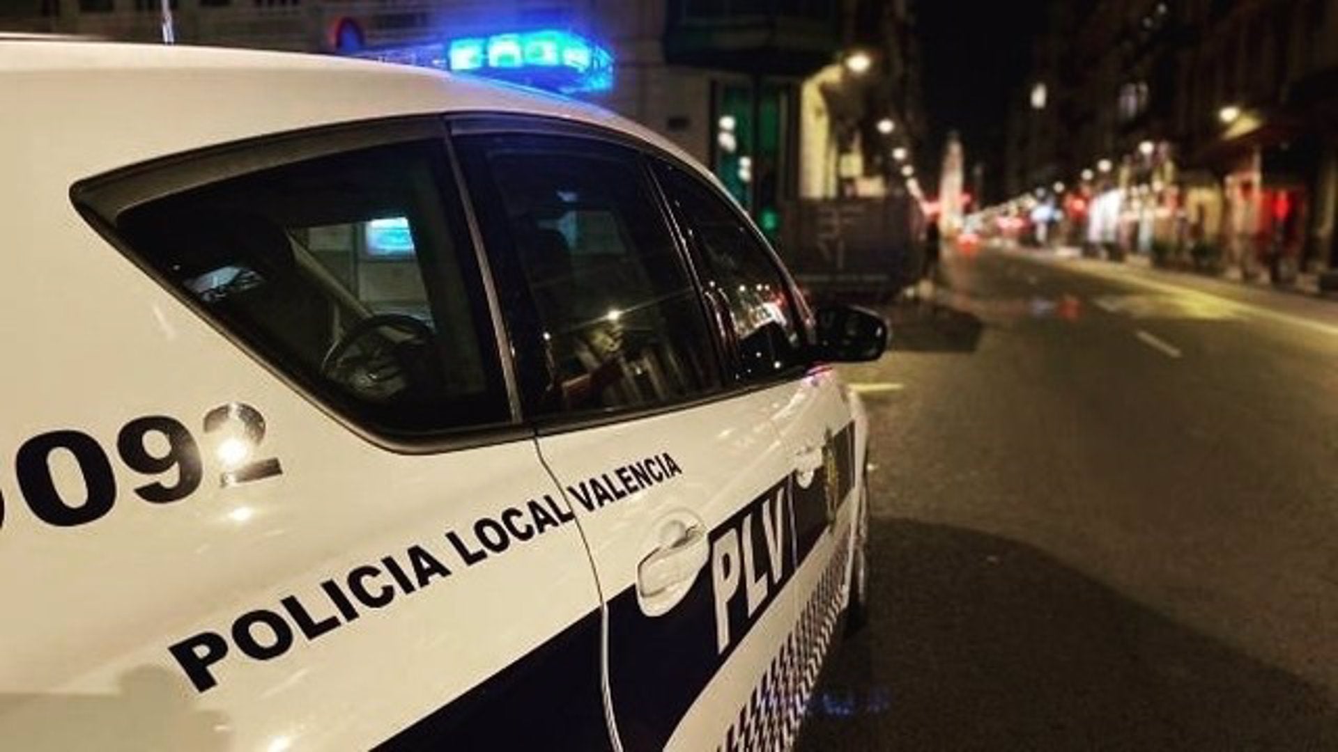 Detinguts dos joves per agredir sexualment a una jove de vint anys en una discoteca