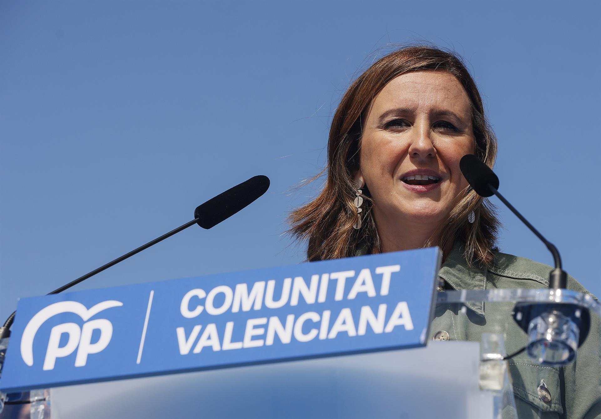 María José Català fitxa una exregidora de Cs que va ser fallera major i un advocat de l’Estat amb què volen «desbloquejar l’ampliació del Port»