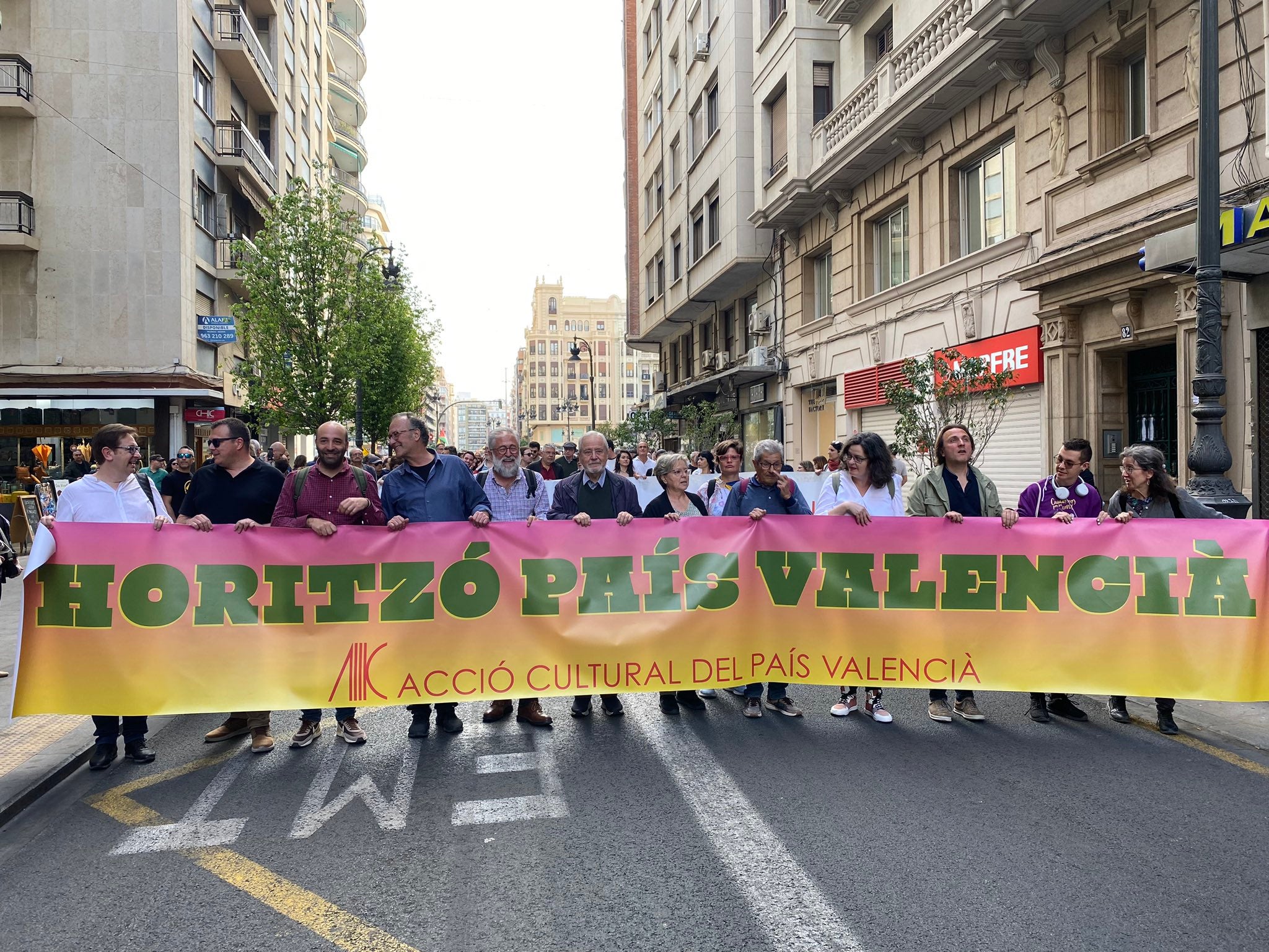 Manifestació convocada a València per Acció Cultural del País Valencià el passat dissabte a propòsit de la Diada del 25 d'Abril