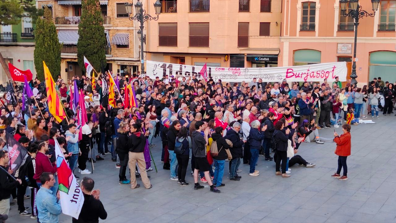 Reivindicació massiva a Burjassot en record de Guillem Agulló