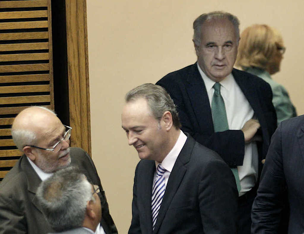 Fa 10 anys, a DLV: «Què ha de passar perquè ací dimitisca algú?»