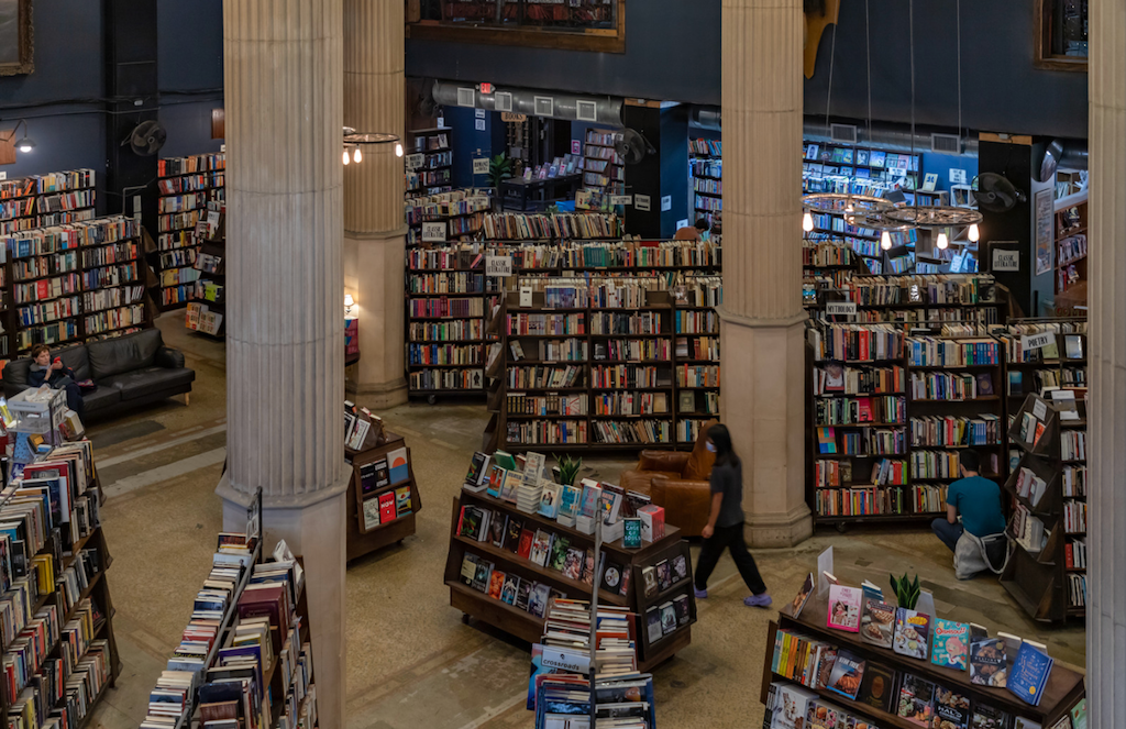 Poesia italiana, una visió històrica de la llengua, cançons que parlen de tu i molt més, a La Veu dels Llibres 