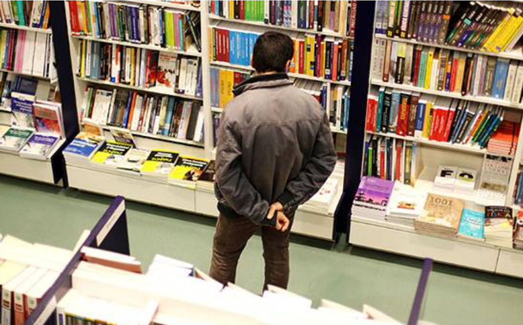 Fa 10 anys, a DLV: «La Generalitat retalla 8 milions de les ajudes a llibres de text i transport»