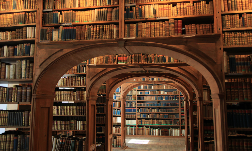 Compromís poètic, el tren València-Barcelona, el franquisme i molt més, a La Veu dels Llibres