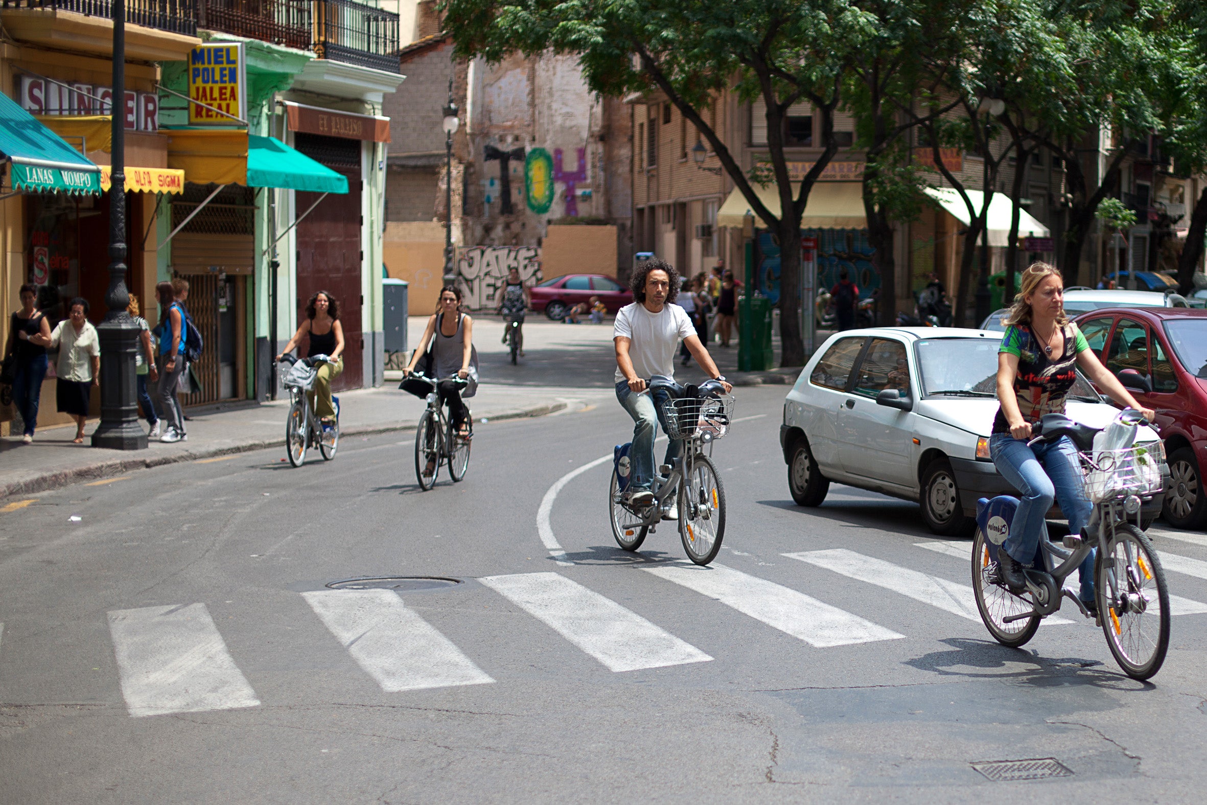 Ciclistes pels carrers de València