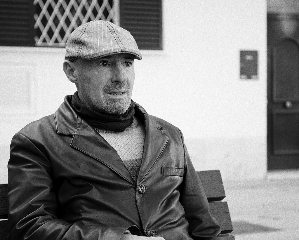 Tal dia com hui del 1946 el cantautor Enric Hernàez va nàixer a Barcelona