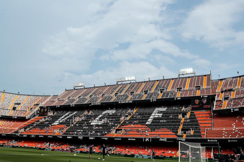 La Policia deté tres joves pels insults racistes a Vinicius a Mestalla