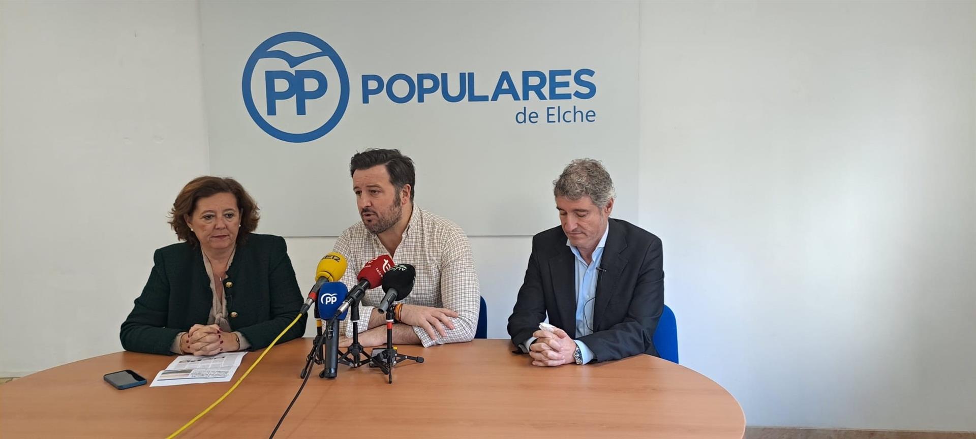 Pablo Ruz, candidat del PP a Elx, al centre de la imatge