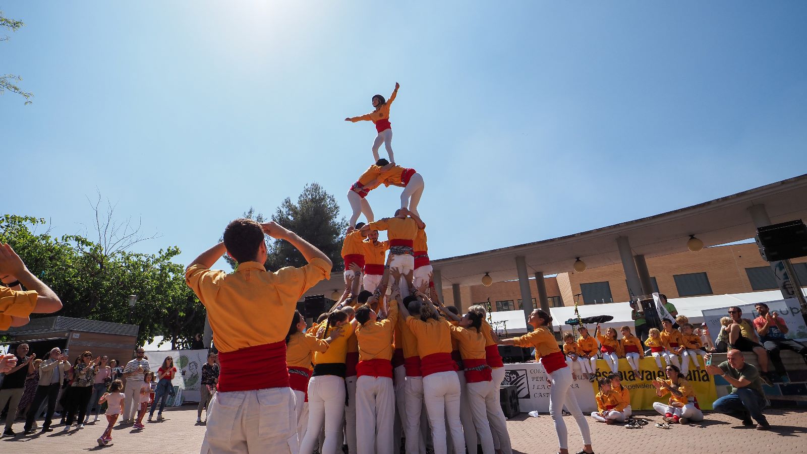 La Conlloga Muixeranga participa en el VI festival Borriana en Dansa