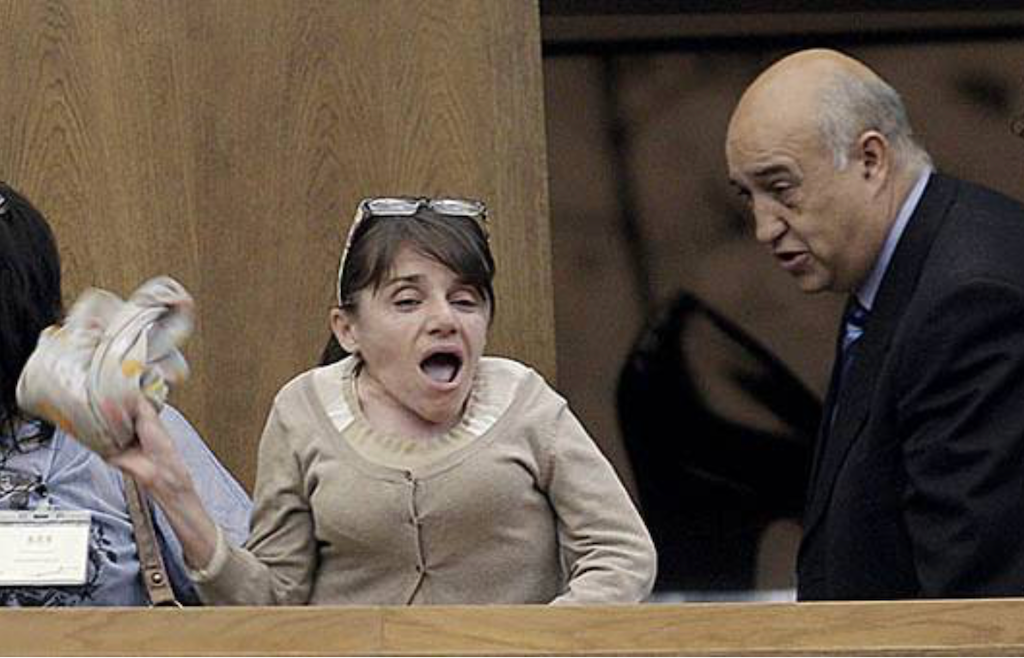 Fa 10 anys, a DLV: «Cotino expulsa Elvira Murcia per denunciar els impagaments als dependents»