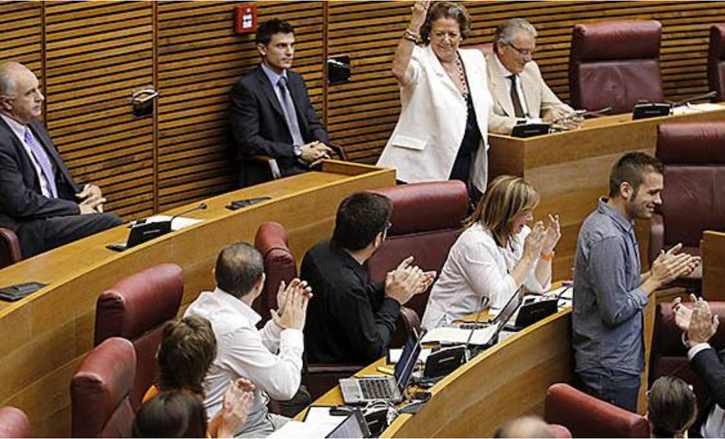 Fa 10 anys, a DLV: «Fabra assegura que lluita contra la corrupció, però l’oposició l’acusa de tapar-la»