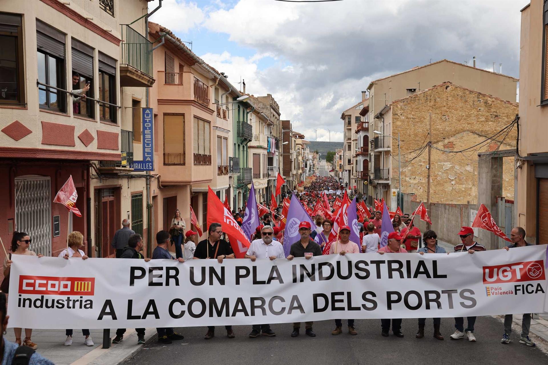 2.000 persones es manifesten a Vilafranca pel futur de Marie Claire