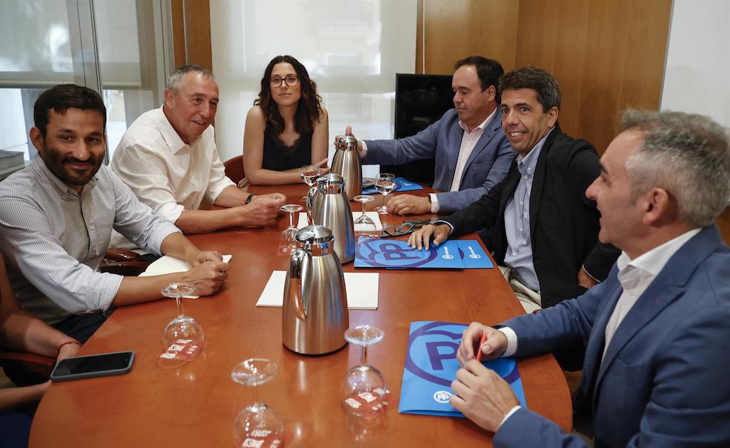 Reunió entre representants de Compromís i del PP | Rober Solsona | EP