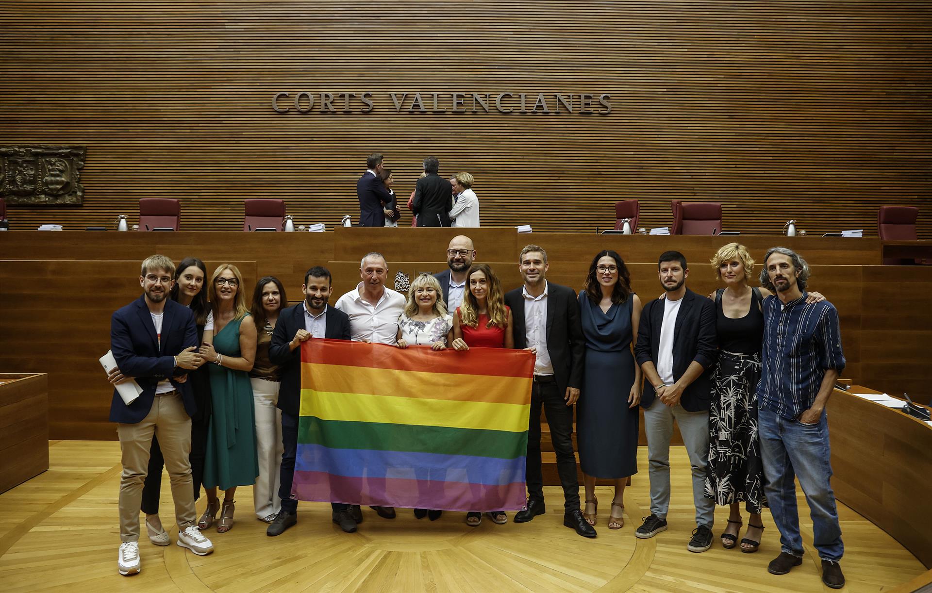 Mazón inclou Compromís a la Mesa de Les Corts i els valencianistes neguen cap acord